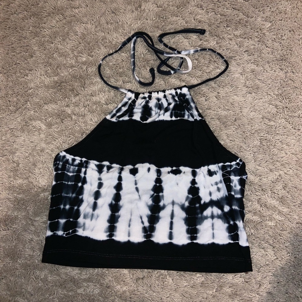 Sleeveless black and white tie dye top